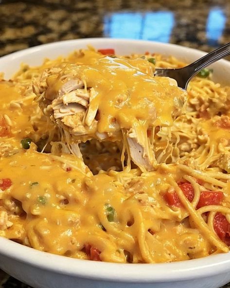 Indulge in creamy Chicken Spaghetti with Rotel & Velveeta! Easy, cheesy, and bursting with flavor—perfect for busy weeknights! #CheesyRecipes #ComfortFood #EasyDinners #Rotel #WeeknightMeals Chicken Spaghetti Velveeta, Velveeta Chicken, California Spaghetti Salad Recipe, Chicken Spaghetti With Rotel, Spaghetti With Rotel, Easy Chicken Spaghetti Recipe, Creamy Chicken Spaghetti, Rotel Chicken Spaghetti, Easy Chicken Spaghetti