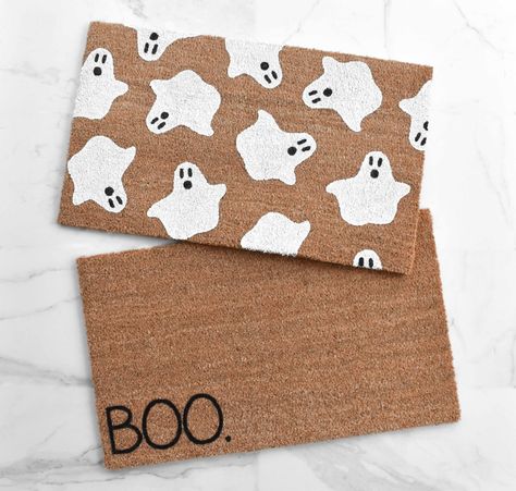 Ghost Doormat, Customes Halloween, Best Halloween Decorations, Doormat Ideas, Halloween Entryway, Tupelo Mississippi, Mat Ideas, Fall House, Halloween Doormat