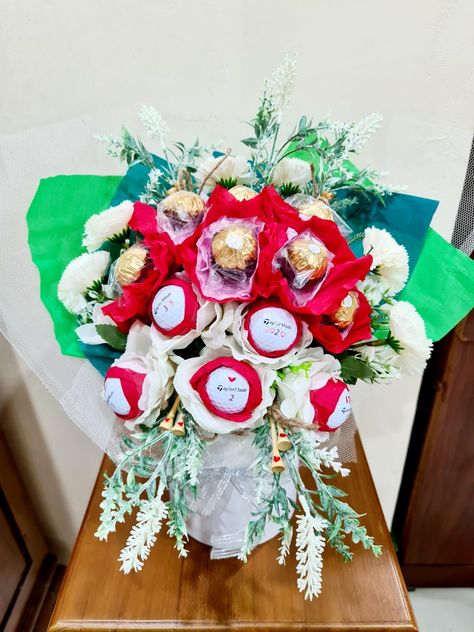 Golf Ball Golf Bouquets, Golf Ball Bouquet, Golf Ball Flowers, Golf Art, Golf Ball, Flowers Bouquet, Gift Wrapping, Golf, Table Decorations