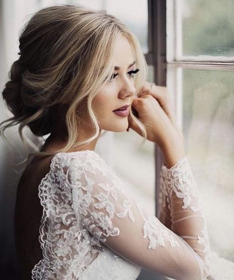 Wedding Makeup Vintage, Unique Wedding Hairstyles, Wedding Hairstyles Bride, Wedding Hairstyles With Veil, Wedding Hair Inspiration, Elegant Bride, Wedding Hair Makeup, Bridal Inspo, Wedding Updo