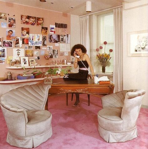 Aralda Vintage on Instagram: “Diane Von Furstenberg making deals in 1983 👛” Classic Office Interior, Dream Office, Classic Office, Pink Carpet, Best Carpet, Office Inspiration, Home Office Design, Room Aesthetic, How To Clean Carpet