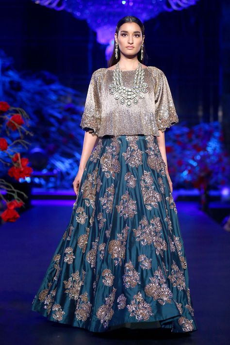 ELLE review: Manish Malhotra at Amazon India Couture Week 2015 Lehenga Skirt, Manish Malhotra, Ghagra Choli, Indian Gowns, Indian Couture, Couture Week, Indian Wedding Outfits, Indian Designer Outfits, Lehenga Designs