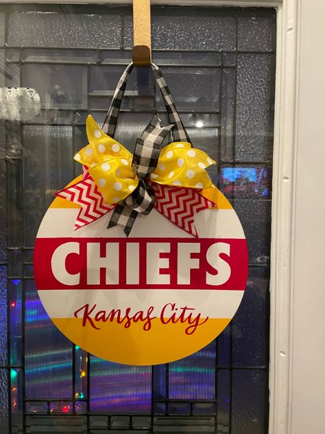 Kansas City Chiefs Wreath, Chiefs Door Sign, Chiefs Door Hanger, Kansas City Chiefs Craft, Chiefs Crafts, Kc Cheifs, Designer Doors, Football Wreaths, Team Decor