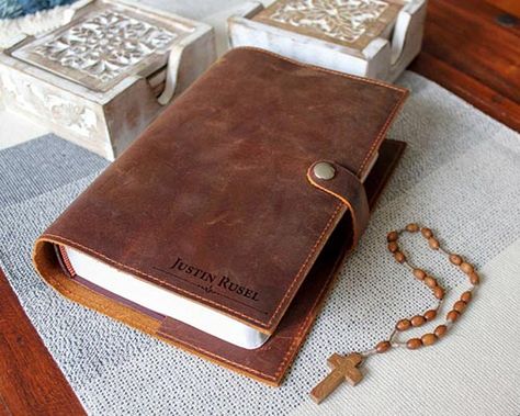 Gifts For Fathers Day, Custom Bible Cover, Personalized Bible Cover, Leather Bible Cover, Book Binding Diy, Custom Bible, Leather Designs, Leather Bible, Leather Jewelry Diy