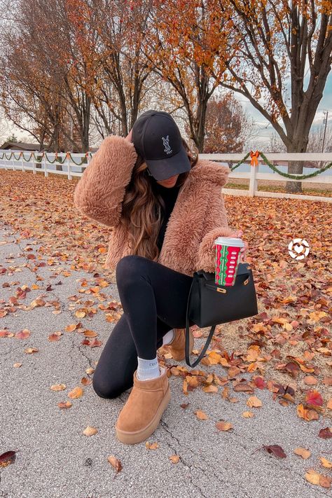 Platform Ugg Outfit, Mini Ugg Outfit, Ugg Ultra Mini Outfit, Ultra Mini Uggs Outfit, Platform Outfits, Mini Uggs Outfit, Platform Boots Outfit, Platform Outfit, Emily Ann Gemma