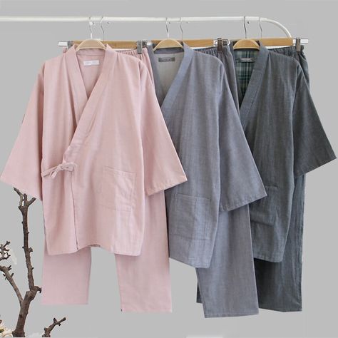 Yukata Women, Moda Kimono, Kimono Pajamas, Japanese Yukata, Summer Sleepwear, Traditional Japanese Kimono, Island Outfit, Mode Kimono, Traditional Kimono