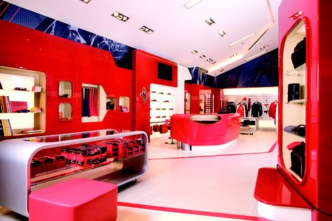 Ferrari Factory Store / Iosa Ghini Associates (6) Ferrari Showroom, Interior Design Courses, Retail Inspiration, Showroom Design, Retail Store Design, Store Design Interior, Store Interior, Shop Interiors, Home Room Design