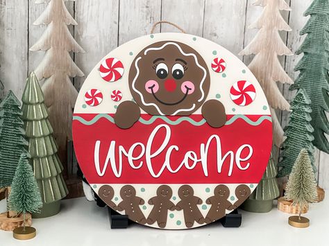 Door Decor Christmas, Christmas Bakery, Door Hanger Christmas, Christmas Door Wreath, Welcome Door Hanger, Ginger Boy, Wood Circles, Christmas Door Hanger, Welcome Door