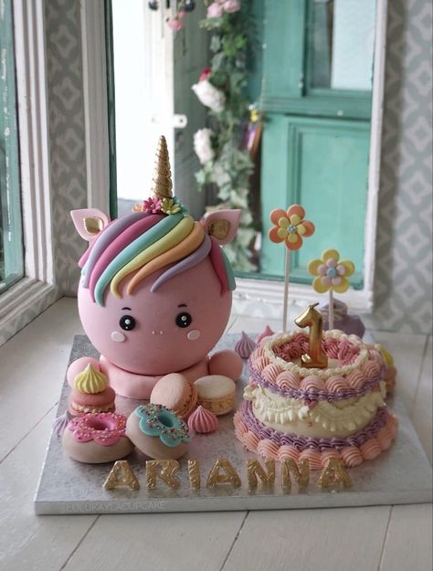 Unicorn Pinata Cake, Pinata Unicorn, Unicorn Cake Pops, Eid Sweets, Bomb Cake, Chocolate Pinata, Bolo Vintage, Unicorn Desserts, Pinata Cake