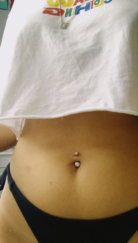 Navel Piercing Aesthetic, Naval Piercings, Naval Piercing, Piercing Aesthetic, Bellybutton Piercings, Selena Gomez Photos, Snap Friends, Belly Bars, Navel Piercing