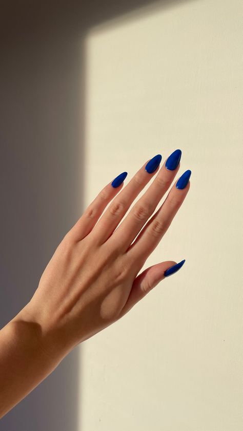 Almond Nails Electric Blue, Deep Royal Blue Nails, Cobalt Blue Almond Nails, Electric Blue Almond Nails, Colbolt Blue Nails Almond, Almond Royal Blue Nails, Nail Art Blue Electric, Nails Blue Electric, Royal Blue Almond Nails Design