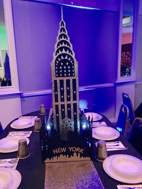 NYC Chrysler Building New York Table Decorations, Nyc Prom Theme, New York Party Decorations, New York Birthday Theme, Nyc Theme Party, New York Birthday, Party City Decorations, New York Theme Party, Superhero Backdrop