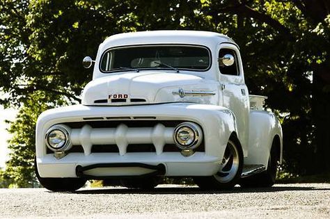 Ford Kombi Pick Up, Ford F1, Old Ford Trucks, Auto Retro, Old Pickup Trucks, Truck Yeah, Classic Pickup Trucks, Hot Rod Trucks, Ford Pickup Trucks