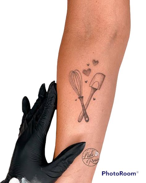 Whisk And Spatula Tattoo, Tattoos For Bakers, Whisk Tattoo Baking, Pastry Chef Tattoo, Cake Tattoo Ideas, Bakery Tattoo, Bakery Trailer, Baking Tattoo, Hole Tattoo