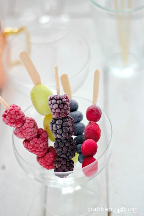 Frozen fruit cocktail stir sticks | http://www.craftberrybush.com Frozen Fruit Cocktails, Easy Summer Cocktail Recipes, Fruit Sticks, Easy Summer Cocktails, Fruit Skewers, Fruit Cocktail, Summer Cocktail Recipes, Cocktail Recipes Easy, Fruit Cocktails