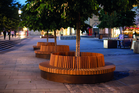 Custom Tree Seats used to stunning effect in the Southgate area of Bath. #woodscape #streetfurniture #hardwood #designthenation Park Bench Design, Tree Seat, Outside Seating Area, Square Bath, Stone Wall Design, Curved Bench, Urban Tree, Public Space Design, Hotel Entrance