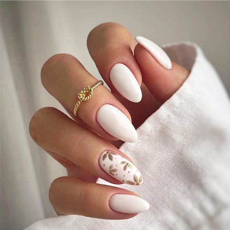 Paznokcie Hello Kitty, White Almond Nails, Kutek Disney, Milky Nails, Cute Nails For Fall, Nagel Tips, Girly Acrylic Nails, Makijaż Smokey Eye, Nail Designs Spring