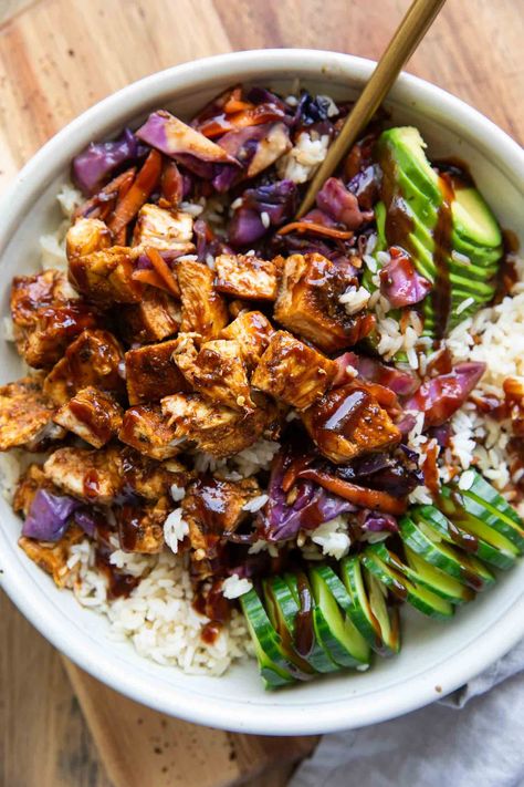 BBQ Chicken Rice Bowls Recipe - Jar Of Lemons Bbq Bowls, Bbq Chicken Bowl, Quick Healthy Dinner Ideas, Chicken Bowls Healthy, Lemons Recipes, Easy Bbq Chicken, Chicken Protein, Chicken Bowls, Healthy Bowls Recipes