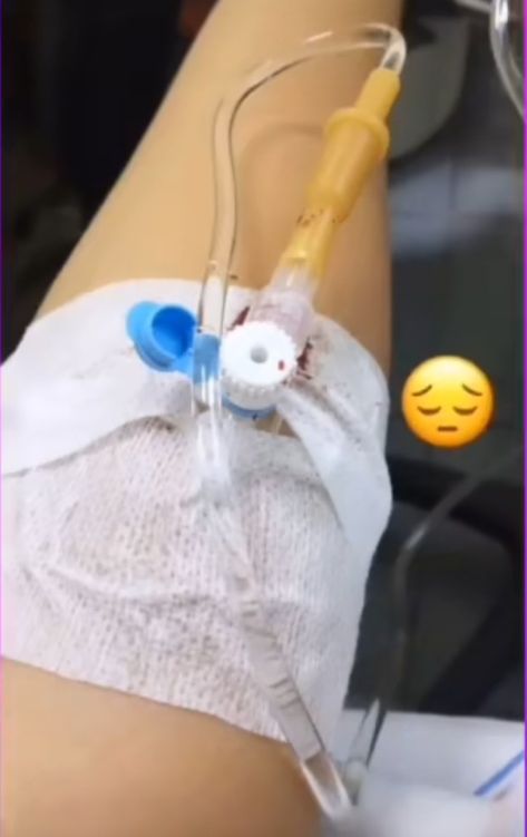 Hands With Drip In Hospital, Face Story, Hospital Admit Hand Pics, Fake Photos, Hospital Photography, Flipagram Instagram, Hand Pictures, Emotional Photography, Girly Pictures