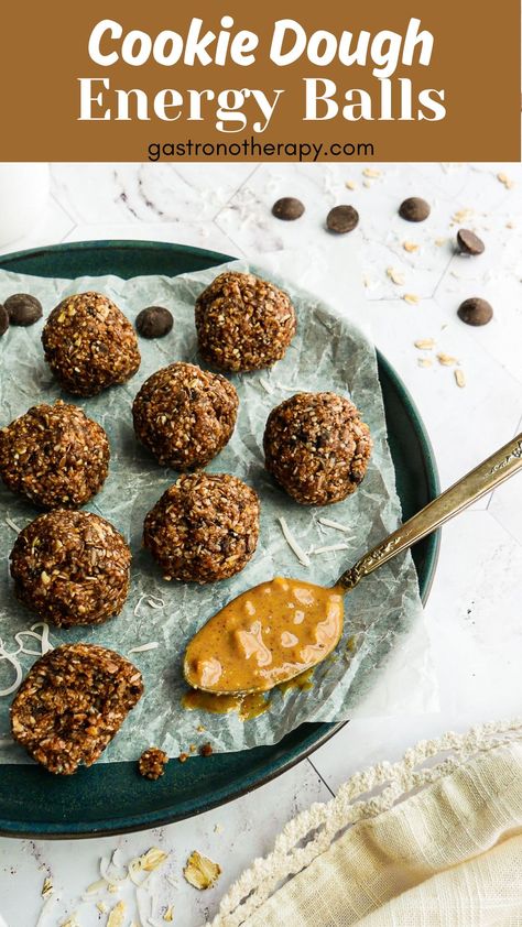 Energy balls arranged on a plate. Peanut Butter Roll, Healthy Dips, Energy Balls, Energy Bites, Unsweetened Coconut, Feeding A Crowd, Cookie Scoop, Favorite Snack, Healthy Desserts