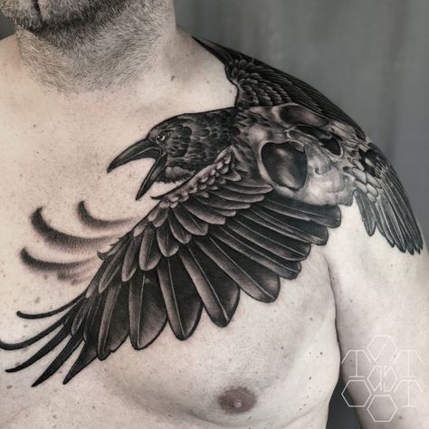 Crow Tattoo Shoulder, Crow Tattoo Chest, Raven Tattoo Chest, Eagle Shoulder Tattoo, Black Crow Tattoos, Crow Tattoos, Rabe Tattoo, Crow Tattoo Design, Tato Tradisional