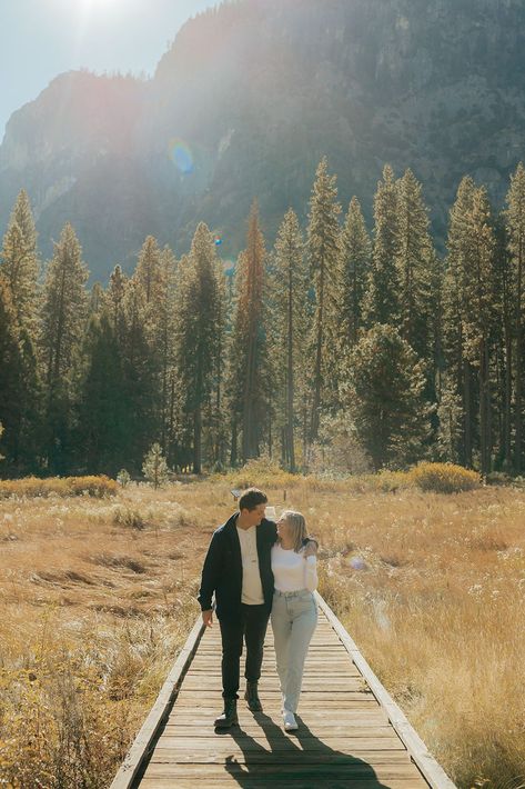 Golden Hour Yosemite Engagement Photos | NorCal Engagement Photos | California Photographer | These outdoor engagement photos in Yosemite National Park will give you all the engagement aesthetic! Find inspo for Yosemite engagement photos fall, Yosemite engagement shoot ideas, Yosemite engagement pictures, and Northern California engagement photo locations! Book Rachel for your Yosemite engagement session or Yosemite elopement photography at photosbyrachelc.com! Yosemite National Park Fall, Yosemite Family Photos, Golden Hour Engagement Pictures, Yosemite Engagement Photos, Northern California Engagement Photos, Boho Engagement Photos, Yosemite Engagement, Engagement Aesthetic, Fall Photo Shoot Outfits