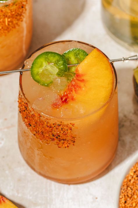 This ultimate spicy peach margarita mocktail recipe is made with jalapeño infused simple syrup, peach puree, and non-alcoholic tequila, and sparkling water. The perfect summer drink! Spicy Peach Margarita Mocktail, Spicy Virgin Margarita, Spicy Peach Margarita, Peach Jalapeno Margarita, Mocktails Non Alcoholic Peach, Spicy Peach Margarita Recipe, Virgin Spicy Margarita, Spicy Mocktail Recipe, Peach Mocktail Non Alcoholic