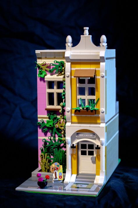 Lego Moc Buildings, Lego Modular Moc, Small Lego House, Lego City Moc, Lego Town Ideas, Cute Lego Ideas, Lego City Ideas, Lego Modular Buildings, Lego Winter Village