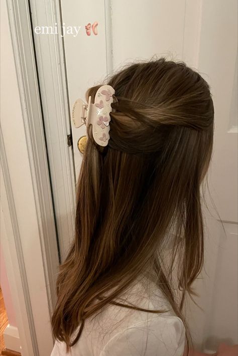 Emi Jay Hair Clip Aesthetic, Emi Jay Super Bloom, Emi Jay Hair Clip, Hair Clips Aesthetic, Hair Clip Hairstyles, 2024 Hairstyles, Emi Jay, College Outfit, Clip Hairstyles