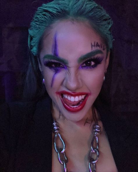 Halloween Costumes Joker Women, Halloween Joker Women, The Joker Halloween Costume Women, Joker Halloween Costumes Female, Joker Makeup Female, Joker Costume Girl, Female Joker Costume, Joker 2024, Joker Halloween Makeup