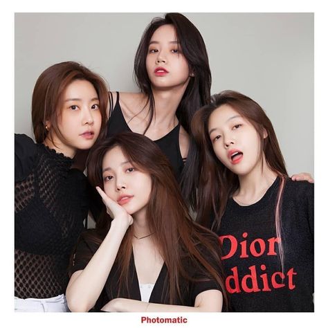 Group Photo Poses, Group Picture Poses, Group Picture, Studio Poses, Studio Photography Poses, Girls Day, Bff Photoshoot Poses, Bff Photoshoot, Best Friend Photos