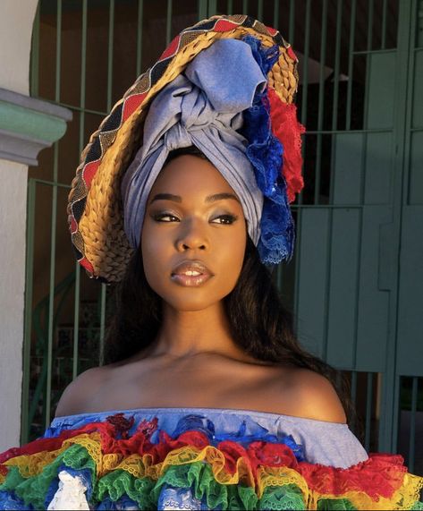 Carribean Fashion, Haitian Clothing, Haiti History, Caribbean Outfits, Carnival Girl, Caribbean Fashion, Haitian Flag, Festival Attire, Culture Day