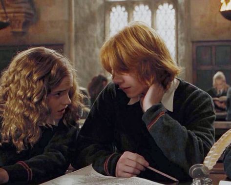 Hermione And Ron, Ron Y Hermione, Glume Harry Potter, Harry Potter Wall, Ronald Weasley, Harry Potter Ron, Harry Potter Images, Rupert Grint, Septième Art