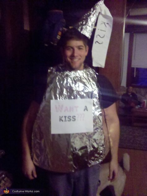 Ben: I thought it would be funny to be a Hershey kiss for halloween, because my last name is Hershey. I also toted around a jar of Hershey kisses to hand... Hershey Kiss Costume, Kiss Halloween Costumes, Kiss Costume, Fairy Halloween Costumes, Halloween Crafts For Toddlers, Hershey Kiss, Costume Works, Homemade Costumes, Diy Costume