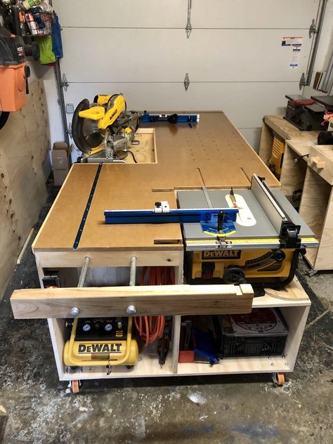 4x8 Workbench Plans, Rinnovo Garage, Rolling Workbench, Garage Workbench Plans, Building A Workbench, Workbench Designs, Workbench Plans Diy, Diy Table Saw, Woodworking Shop Plans