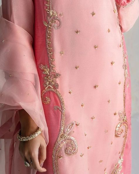 Inbox us to order ✉📬 Or contact 📞 +923074745633 📞☎ (WhatsApp ✔) Embroidery On Silk Fabric, Hand Work Dress Design, Embroidery On Pink Fabric, Embroidered Dress Designs, Pakistani Embroidery Designs, Pink Pakistani Suit, Pink Kameez, Designer Suits For Wedding, Dupatta Designs