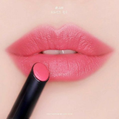 Light Pink Lipstick Shades, Bride Lipstick, Lip Reference, Bold Lipstick Makeup, Pretty Lipstick Colors, Ancient Outfits, Pink Lipstick Shades, Lips Aesthetic, Light Pink Lipstick