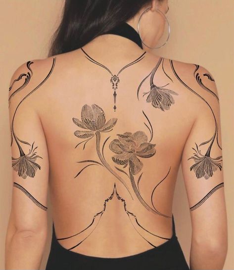 Women Upper Body Tattoos, Japanese Style Back Tattoo, Nature Sternum Tattoo, Intricate Back Tattoo, Back Tattoo Piece, Cute Back Tattoos For Women, Elegant Back Tattoos For Women, Dainty Chest Tattoo, Female Back Tattoos Full