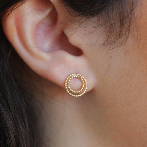 Simple Gold Earrings For Daily Use, Dailyware Earrings Gold, Trendy Gold Earrings, Ear Piercing For Women, Women Circle, Small Earrings Gold, Tiny Gold Earrings, Geode Earrings, Gold Rings Fashion