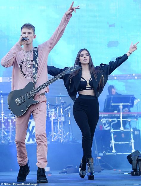 Special guest: Machine Gun Kelly made a surprise appearance to sing At My Best with the st... Hailee Steinfeld Outfits, Military Chic, Pitch Perfect, Hailee Steinfeld, Military Inspired, Performance Outfit, Stage Outfits, Special Guest, Celebrity Photos