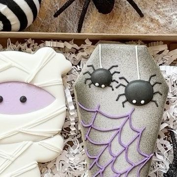 Mummy Sugar Cookies, Coffin Cookies, 2 Cookies, Halloween Sugar Cookies, Halloween Coffin, Decorating Videos, Spice Cookies, First Week, Royal Icing