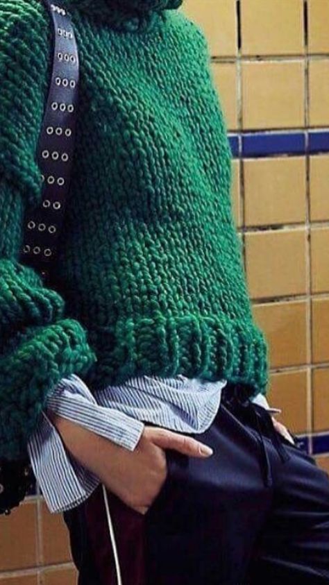 Knitting Fashion, Knitting Patterns Free Sweater, Pullover Outfit, Mode Casual, Looks Street Style, Chunky Sweater, Knit Fashion, Knitting Inspiration, Green Sweater