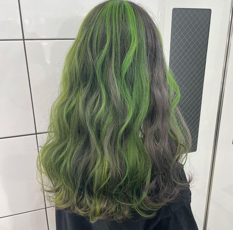 Split Dyed Hair Green And Brown, Green Striped Hair, Green Streaks In Brown Hair, Green Highlights In Brown Hair, Brown Hair With Green Highlights, Green Hair Streaks, Moss Hair, Hair Stripping, Green Hair Dye