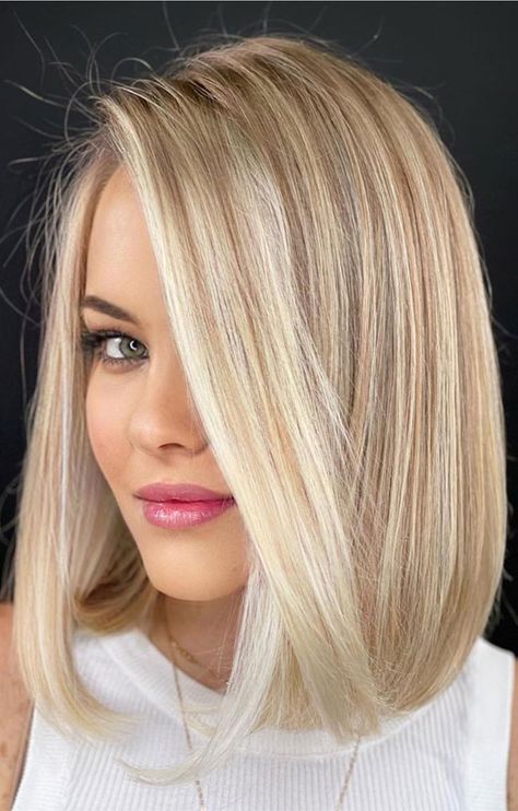 22. Sleek Glam Blonde Lob Haircut Bobs and lobs (long bobs) are timeless hairstyles that have been trending for some time and going strong this... Long Bob Blonde, Blonde Bob Hairstyles, Bob Haircut For Fine Hair, Long Bob Haircuts, Lob Hairstyle, Lob Haircut, Bob Hairstyles For Fine Hair, Hairstyle Look, Long Bob Hairstyles