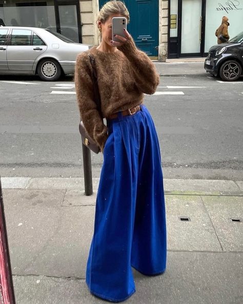 Navy Blue Pants Outfit, Blue Pants Outfit, Pants Outfit Work, Fashion Trend Forecast, Cool Girl Style, High Waisted Wide Leg Pants, Pants Outfit Casual, Blue Outfit, Work Outfits Women