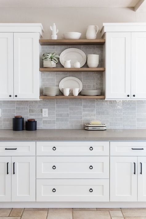 White Cabinets Grey Countertops, Kitchen With Grey Countertops, Gray Kitchen Backsplash, Backsplash Kitchen White Cabinets, Backsplash For White Cabinets, Countertops Ideas, Light Grey Kitchens, Kitchens Cabinets, Countertop Ideas