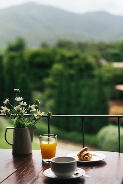 Balcony Nature View, Breakfast Lifestyle Photography, Coffee On Balcony, Coffee With View, Bed And Breakfast Aesthetic, Hardy Siding, Breakfast Balcony, Coffee Balcony, Balcony Breakfast