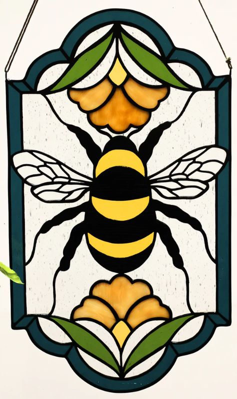 Bee Stained Glass Pattern, Tiffany Stained Glass Patterns, Wood Mosaics, Stained Glass Tattoo, Diy Stained Glass Window, Stain Glass Ideas, Glass Window Art, Surrounded By Flowers, Making Stained Glass