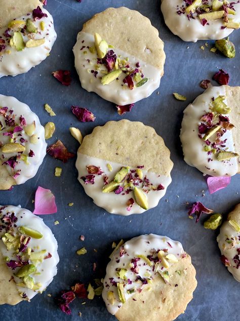 Rose And Pistachio, Chocolate Cake Ideas, Cake Recipe Chocolate, Indian Cookies, Brownie Vegan, Eggless Cookie Recipes, Pistachio Dessert, Eggless Cookies, Shortbread Cookies Easy