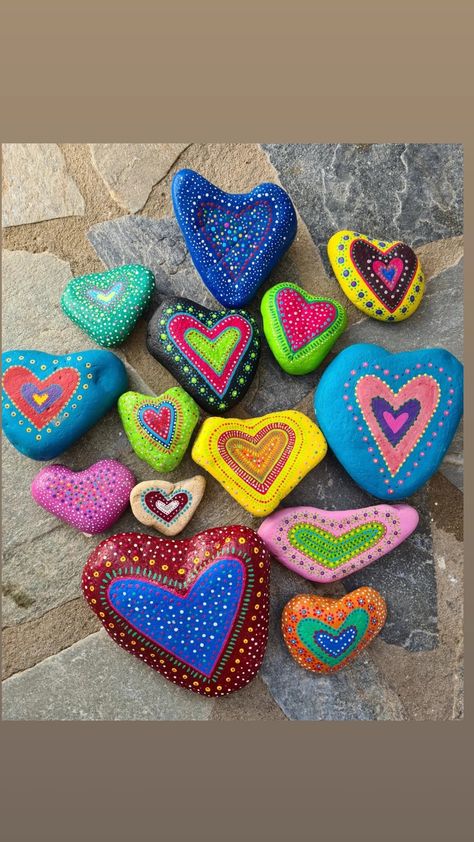 Heart Painted Rocks Ideas, Heart Stone Painting, Rock Painting Ideas For Odd Shaped Rocks, Rock Painting Heart Ideas, Odd Shaped Rock Painting Ideas, Heart Shaped Rocks Ideas, Painting Heart Shaped Rocks, Painted Heart Shaped Rocks, Heart Shaped Rock Painting Ideas